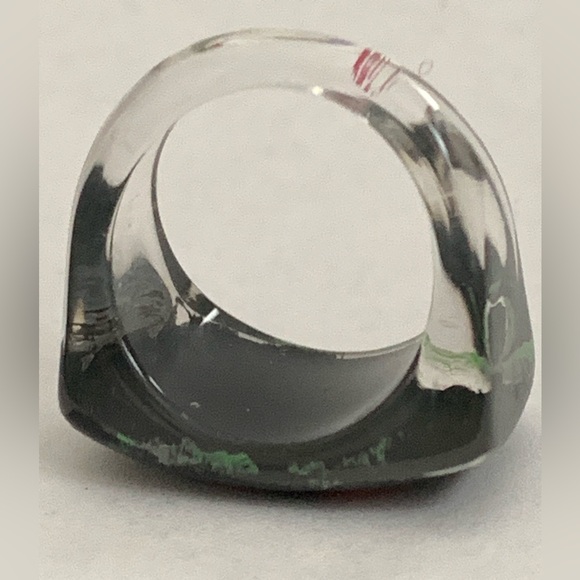 Vintage acrylic heart ring - Picture 7 of 11